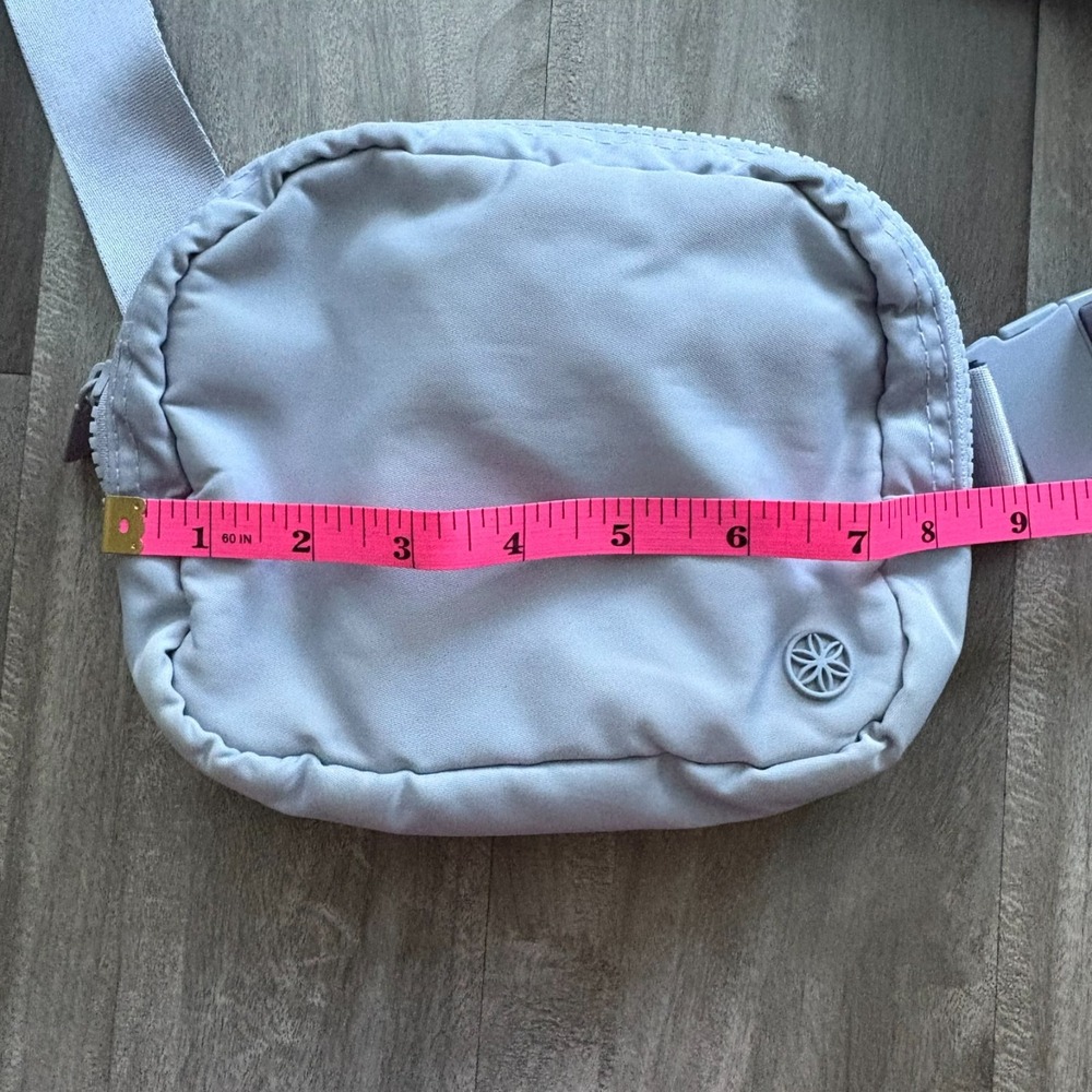 Lavender‎ Belt Bag Gaiam  Zip Pouch with Logo & Compartments - Picture 9 of 10